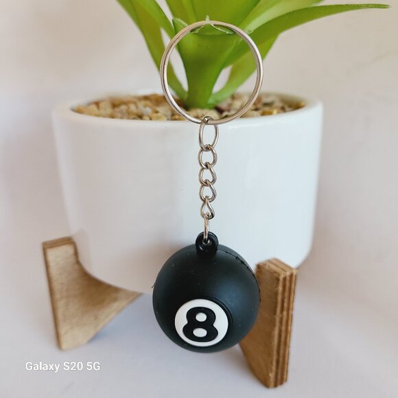 Unknown Brand 8 Ball Keychain Black and White NWOT Unisex Auto Home Collection - Picture 1 of 4